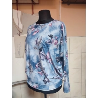 Wzorzysta bluzka Oversize z lejącego materiału - różowe listeczki